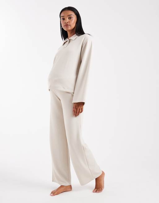 Top color crema con cuello tipo polo de tejido muy suave de Vero Moda Maternity (parte de un conjunto), 2 de 4