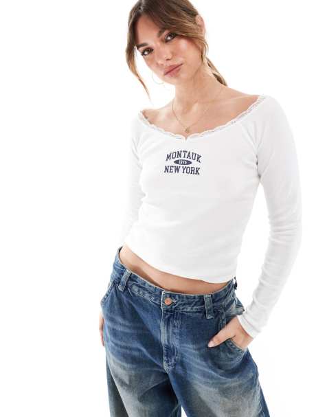 Top color crema con escote Bardot y estampado deportivo de Hollister - view 1