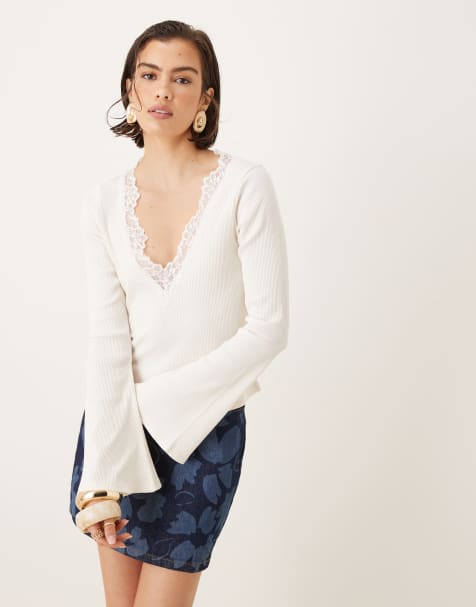 Top color crema de canalé con mangas acampanadas, cuello de pico y ribete de encaje de ASOS DESIGN - view 1