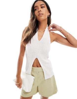Top color crema de corte alargado con cuello halter y abertura delantera de punto de PIECES