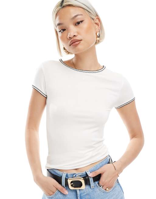 Top color crema de manga corta con cuello redondo de punto liso de Miss Selfridge