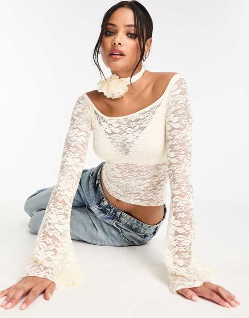 Top color crema de manga larga con escote Bardot y detalle de flor de encaje de Miss Selfridge
