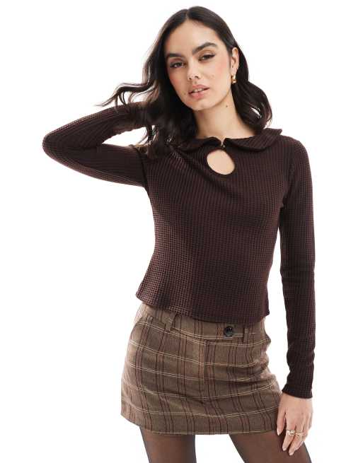 Top color jengibre de manga larga con cuello babero de punto gofrado de Miss Selfridge
