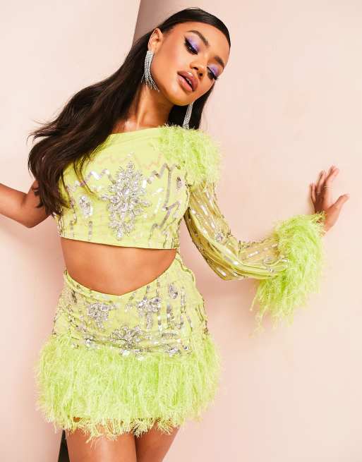 Top color lima asimétrico con diseño adornado de gemas de ASOS Luxe (parte de un conjunto)
