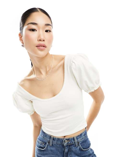 Top color marfil estilo mesonera con mangas abullonadas de Miss Selfridge