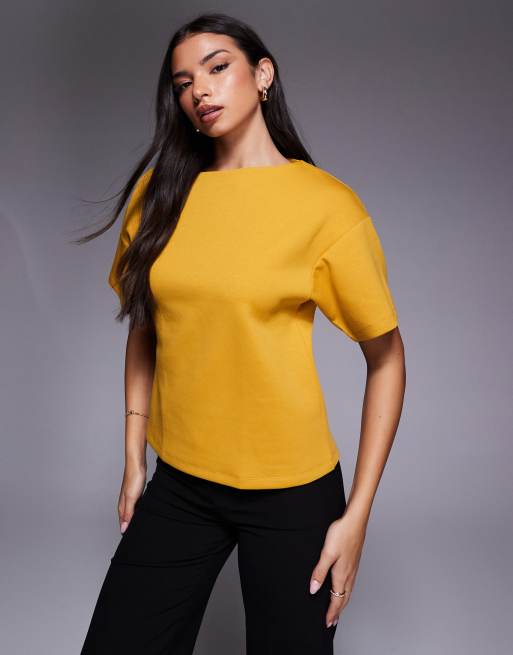 Top color ocre entallado con media manga y cuello barco de ASOS DESIGN