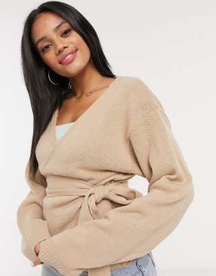 Top color piedra de punto con detalle cruzado de In The Style x Lorna Luxe