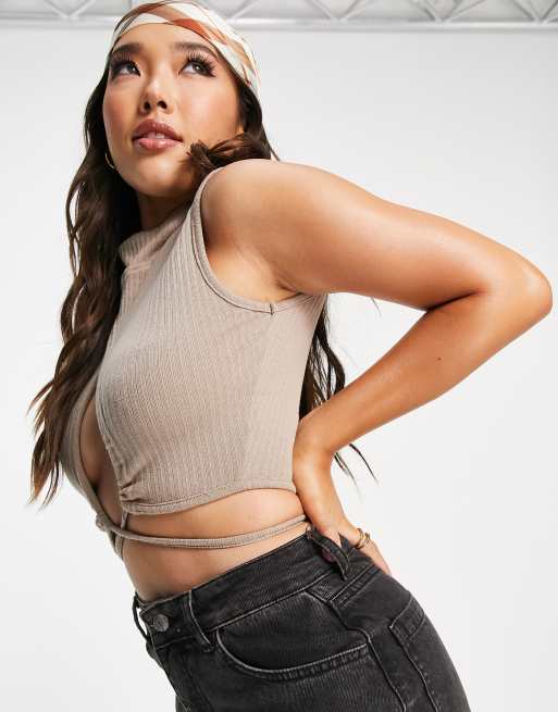 Top color topo cruzado con detalle de tiras de Missguided, 2 de 4