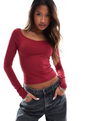 Top color vino de manga larga con cuello barco ancho de ASOS DESIGN - view 1