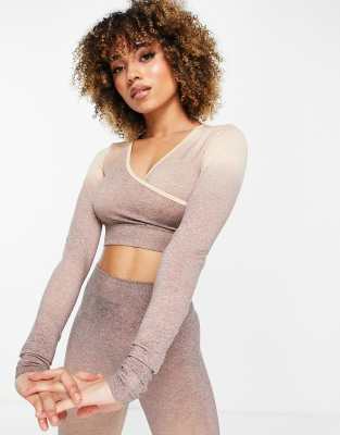 Top con diseño degradado y parte delantera cruzada sin costuras de ASOS 4505