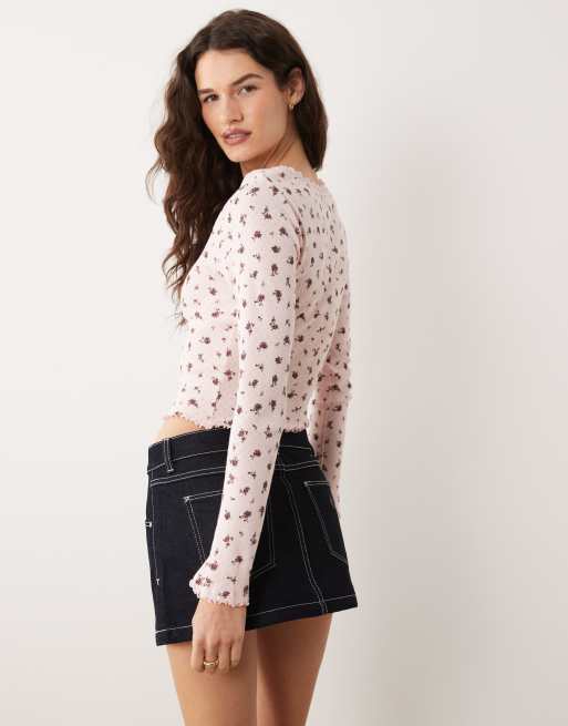 Top con estampado de florecitas y cuello cuadrado de punto pointelle de Miss Selfridge, 3 de 4
