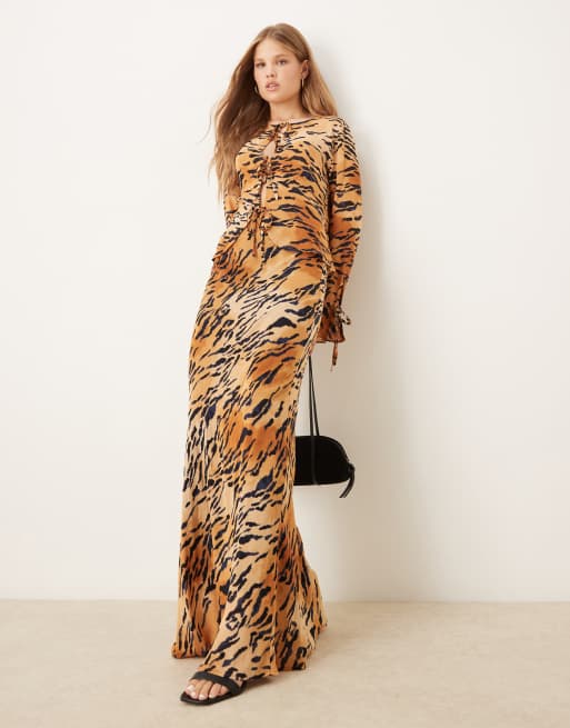 Top con estampado de tigre y lazada delantera de tejido transparente de Never Fully Dressed (parte de un conjunto), 2 de 4