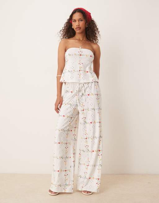 Top con estampado floral, escote palabra de honor y bordado inglés de ASOS DESIGN (parte de un conjunto)
