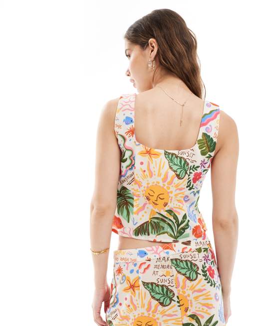 Top con estampado tropical variado, cuello cuadrado y botones