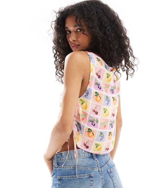 Top con lazada lateral y estampado de mosaico y frutas de mezcla de lino de ASOS DESIGN, 4 de 4