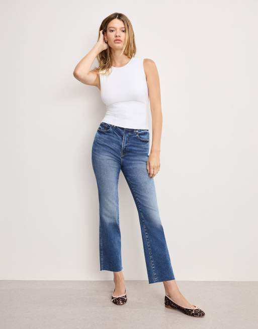 Top corsetero blanco sin mangas de tejido ligero de Good American, 2 de 4