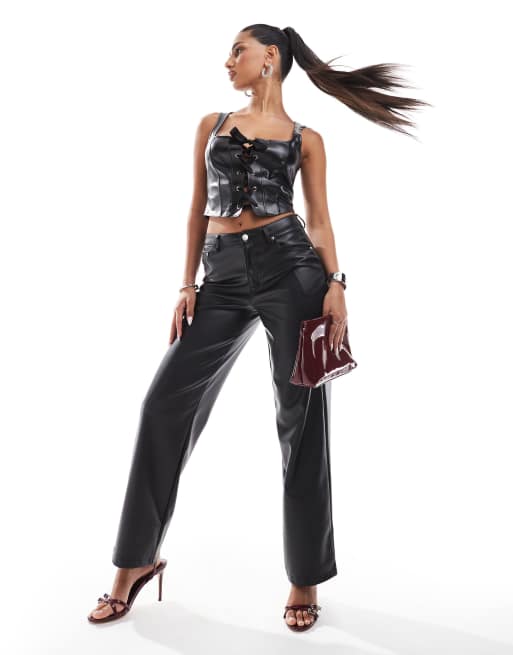 Top corsetero negro con cordones delanteros de tejido efecto cuero de ASOS DESIGN, 2 de 4