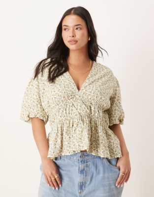 Top corto amarillo con estampado de florecitas y mangas abullonadas ...