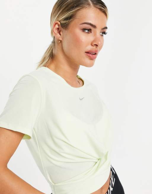 Top corto amarillo de manga corta con diseño retorcido en la parte delantera One Luxe de Nike Training