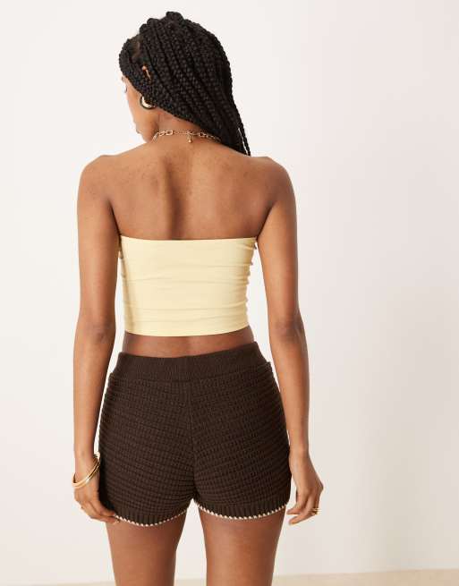 Top corto amarillo pastel con escote palabra de honor Ultimate de ASOS DESIGN, 4 de 4