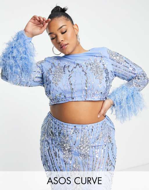 Top corto azul con abalorios y plumas sintéticas en los puños de ASOS LUXE Curve (parte de un conjunto)