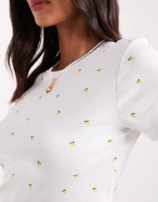 Top corto blanco acanalado con estampado de limón de ONLY, 2 de 4