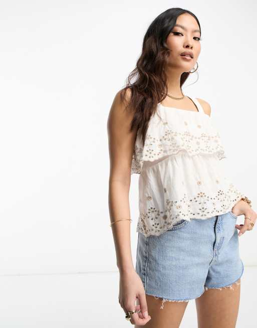Top corto blanco de tirantes con bordado inglés de River Island Petite, 3 de 4