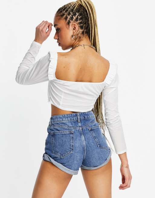 Top corto blanco estilo mesonera de I Saw It First, 2 de 4
