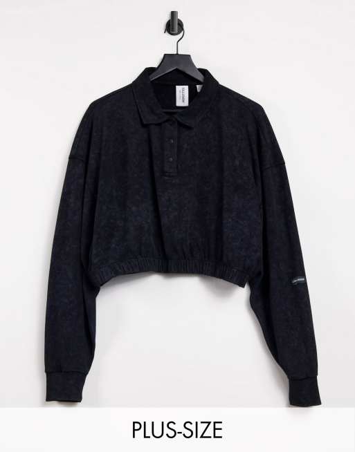 Top corto color carbón estilo polo con lavado ácido de COLLUSION Plus