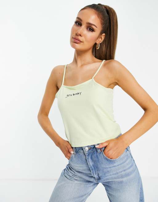 Top corto color lima de tirantes con estampado 