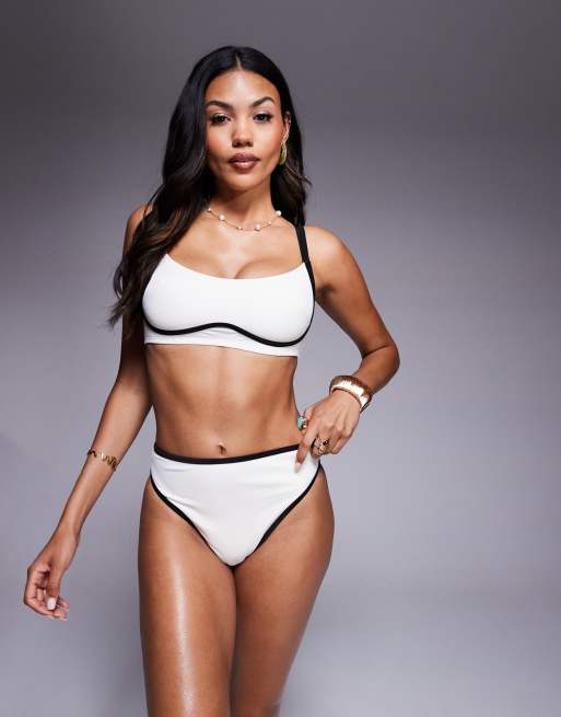 Top corto de bikini color crema con ribetes en contraste de Wolf & Whistle