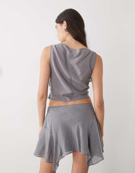Top corto gris sin mangas con cuello barco y diseño con pedrería de Monki (parte de un conjunto) , 4 de 4