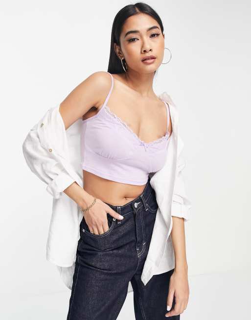 Top corto lila con detalle de encaje de Urban Threads