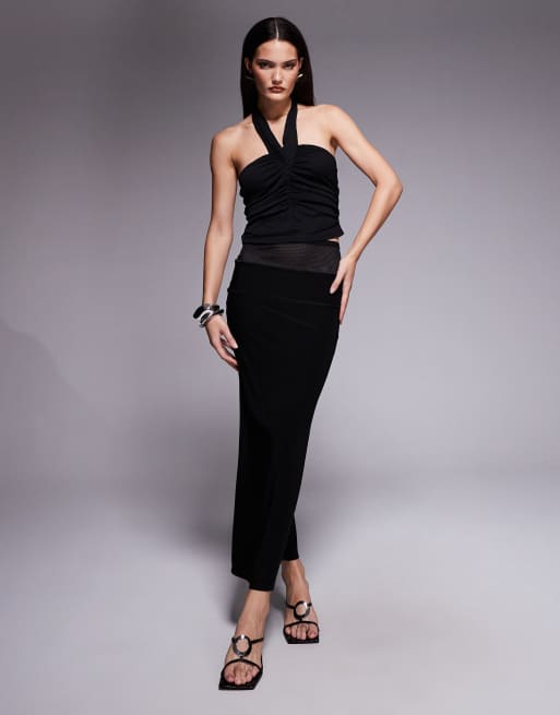 Top corto negro ceñido y fruncido con cuello halter de ASOS DESIGN, 4 de 4