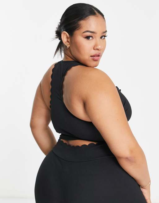 Top corto negro con bordes festoneados de poliéster de South Beach Plus  , 2 de 4