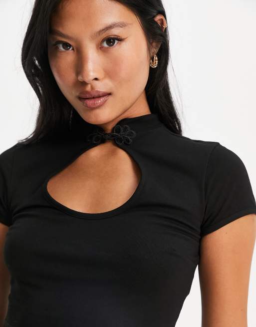 Top corto negro con detalle en el cuello de ASOS DESIGN Petite, 3 de 4