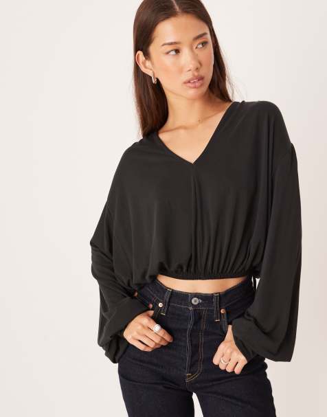 Top corto negro con mangas globo y cuello de pico de modal de ASOS DESIGN - view 1