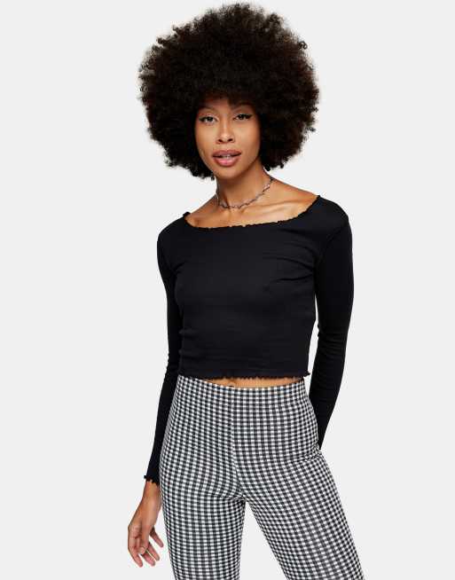 Top corto negro de manga larga con bordes ondulados de Topshop