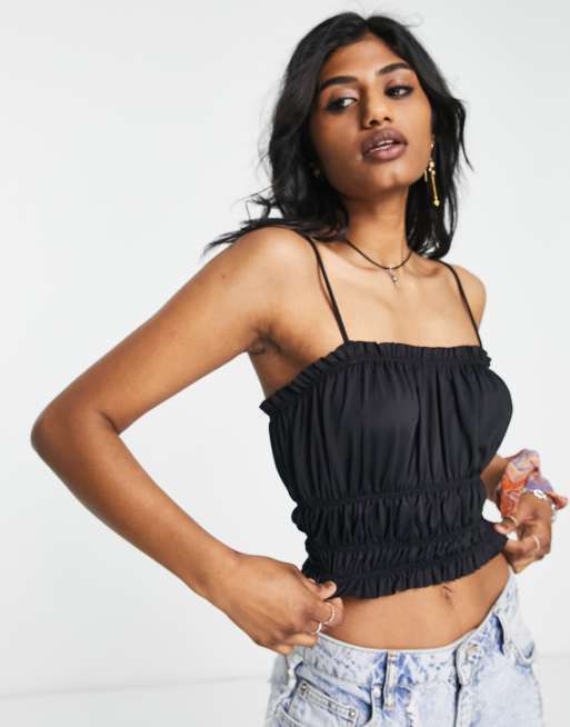 Top corto negro de tirantes fruncido de Topshop