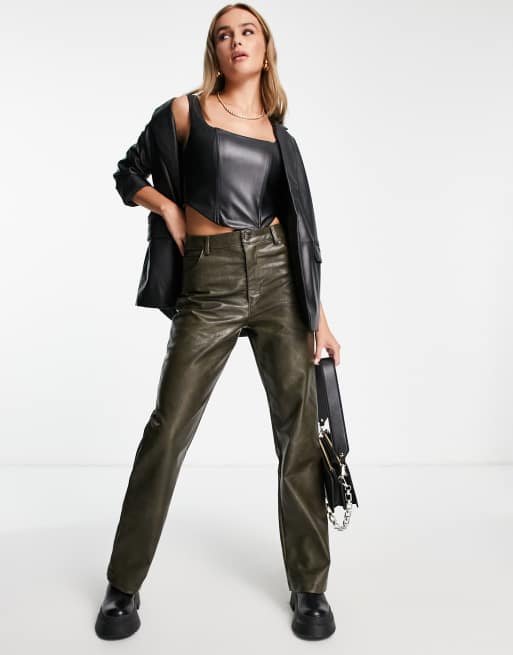 Top corto negro estilo corsé de cuero sintético de New Look, 4 de 4