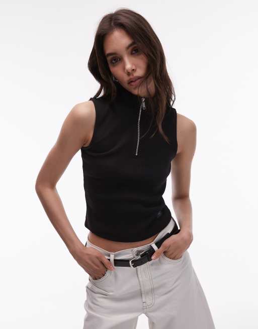 Top corto negro sin mangas con cremallera corta y detalle de etiqueta de Calvin Klein Jeans