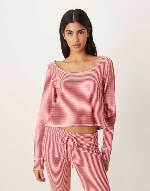 Conjunto rojo de top a rayas de manga larga de punto gofrado de Gilly Hicks, 2 de 3