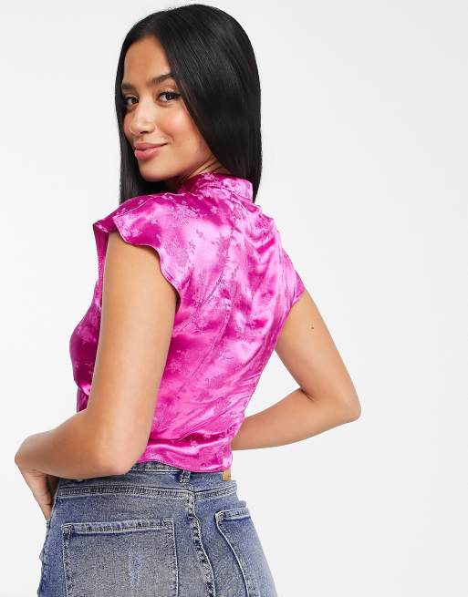 Top corto rosa con abertura vertical y botones en la parte delantera de ASOS DESIGN Petite, 2 de 4