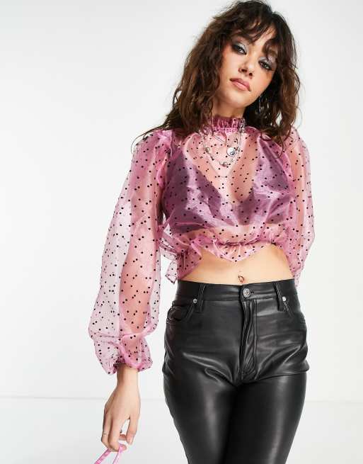 Top corto rosa con estampado flocado de lunares de organza de Topshop 