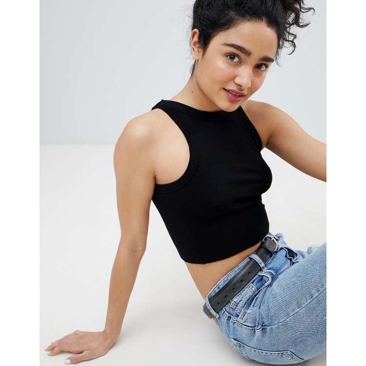 Top corto sin mangas en negro de Bershka ASOS