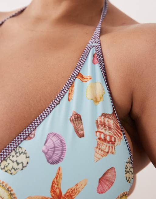 Top de bikini azul triangular con estampado marino y copas altas Solar Starfish de ASOS DESIGN Curve, 2 de 4