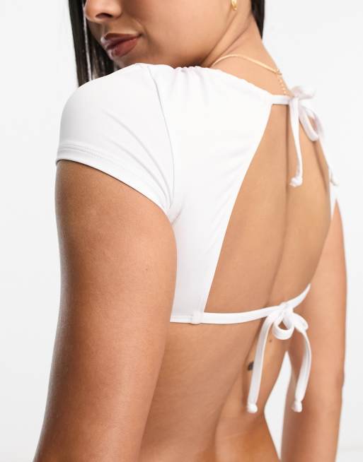 Top de bikini blanco con espalda al aire y detalle de copas de Miss Selfridge, 2 de 4