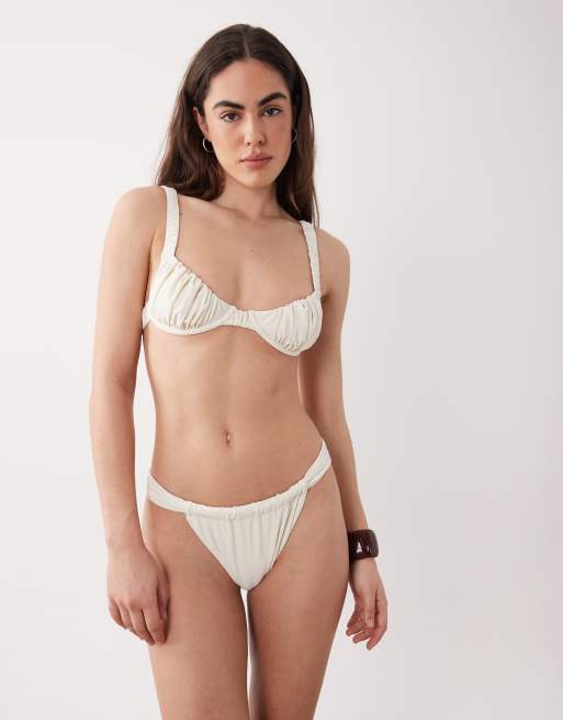 Top de bikini color crema con copas fruncidas Mix & Match de Miss Selfridge, 3 de 4