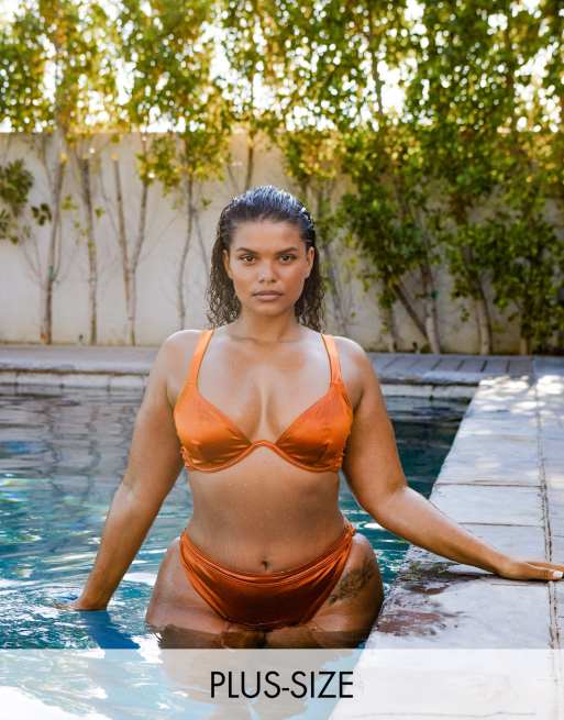 Top de bikini color óxido con aros exclusivo de South Beach Curve x Leslie Sidora 