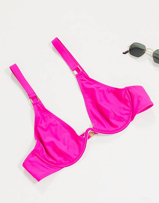 Top de bikini con aros con detalle de metal en rosa de Missguided